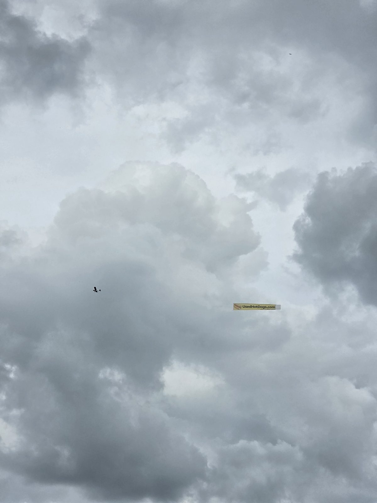 Airplane towing the UsedHotDogs banner